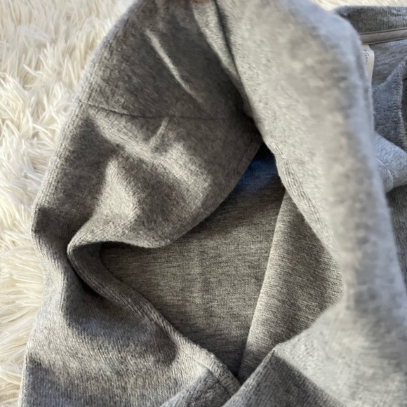 Aritzia -Group Babaton Womens Shoulder Pads Size M It’s really good condition - Picture 6 of 9